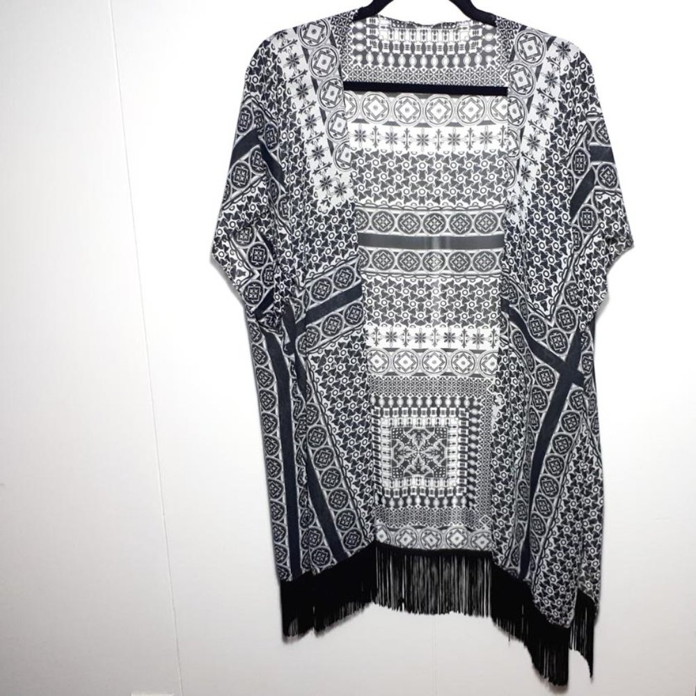 Graphic fringed duster and scarf set in black and white chiffon. One size NWT